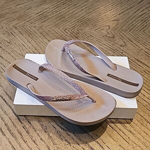 Glitter flip flops size 7 Ipanema